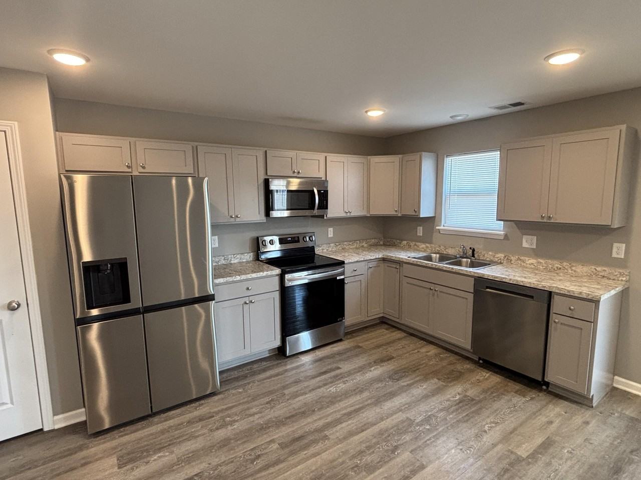 8084 Driftwood Loop - Photo 2 of 15