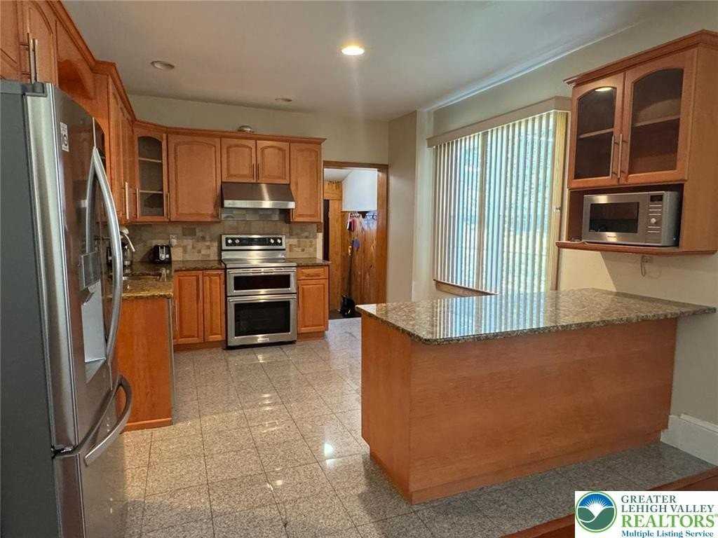26 Center Ave - Photo 7 of 37
