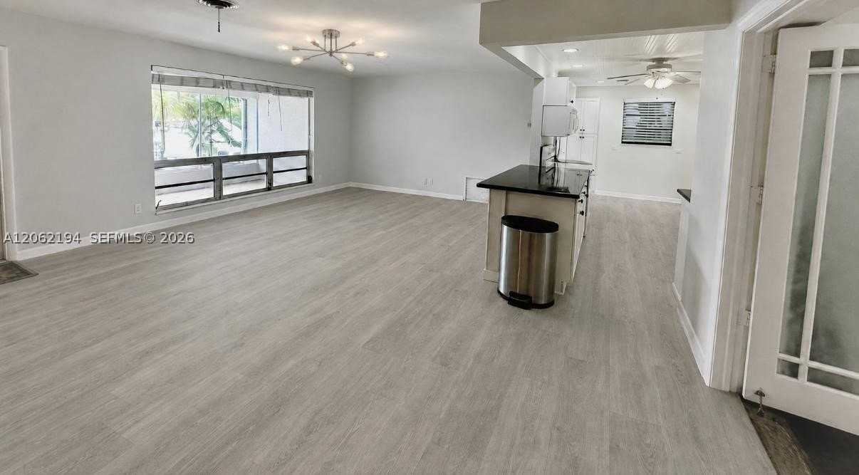 810 Nw 8th Ave - Photo 7 of 20