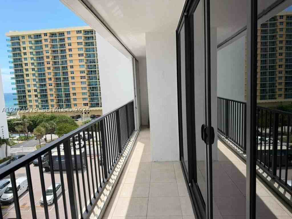2401 S Ocean Dr #602 - Photo 3 of 35