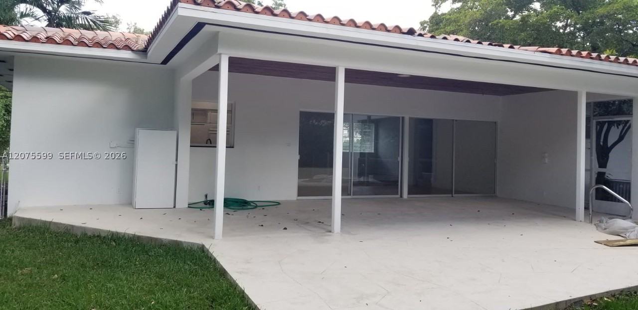 702 Tibidabo Ave - Photo 5 of 18