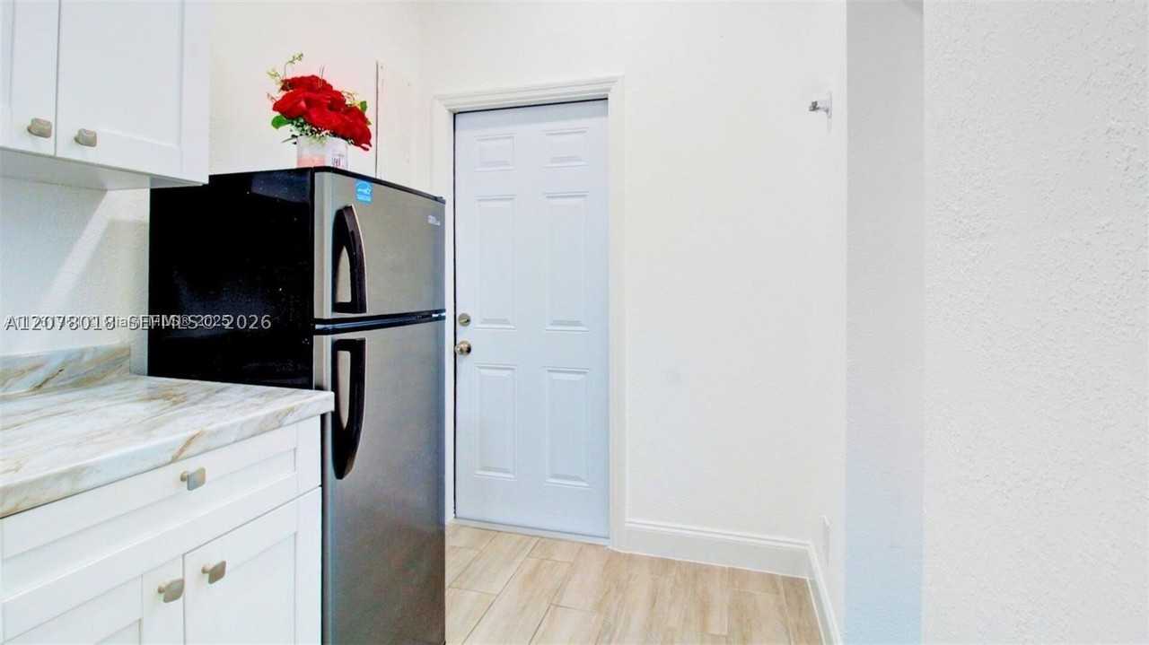 6110 Sw 37th St #0 - Photo 3 of 6
