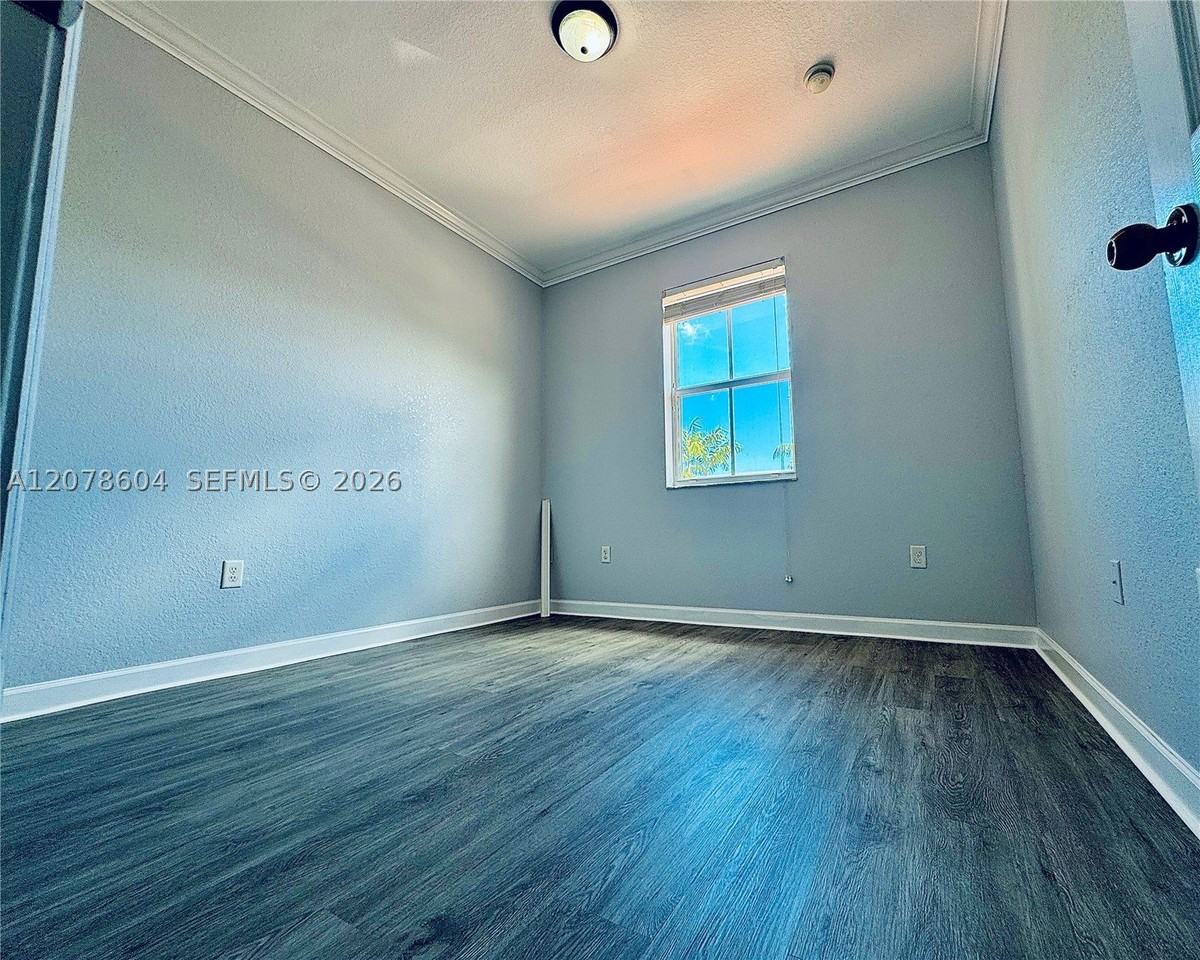 1035 Ne 207th Ter - Photo 6 of 18