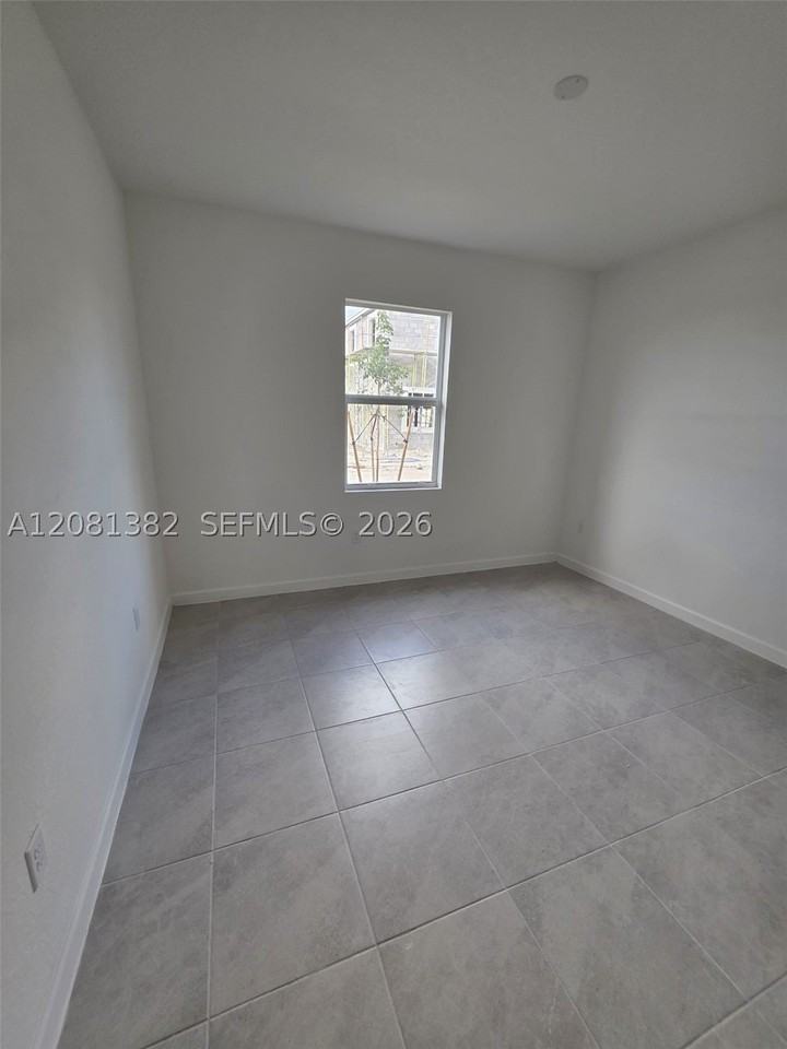 19571 Sw 339th Ter #1 - Photo 5 of 12