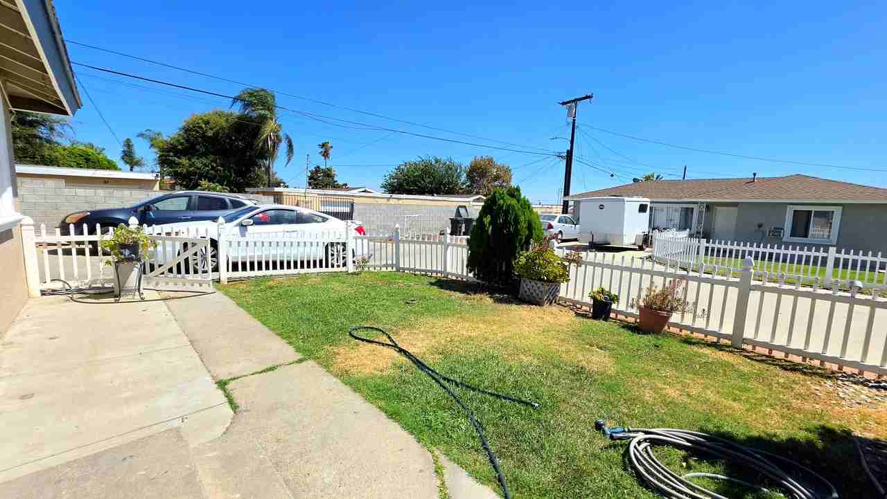 124 N 12th Ave #D - Photo 3 of 19