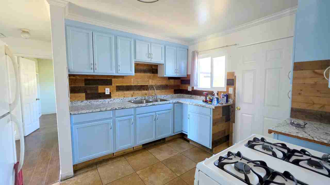124 N 12th Ave #D - Photo 7 of 19