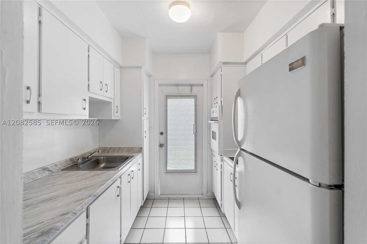 12655 Ne 16th Ave #16 - Photo 5 of 27