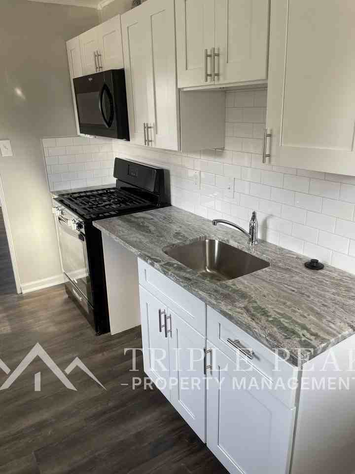 1703 4th Avenue - Single Family - Photo 4 of 13