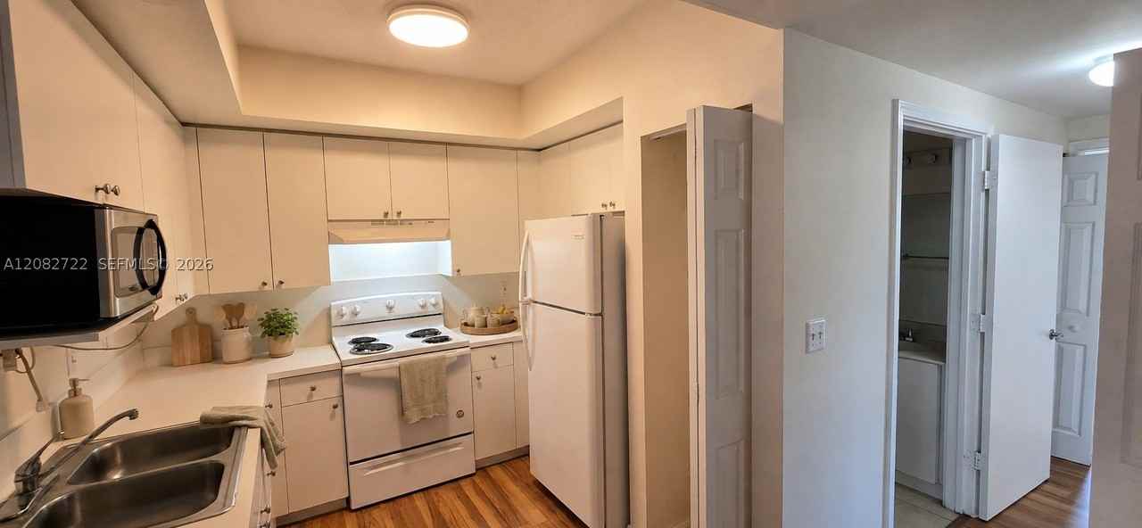 11050 Sw 196th St #408 - Photo 4 of 9