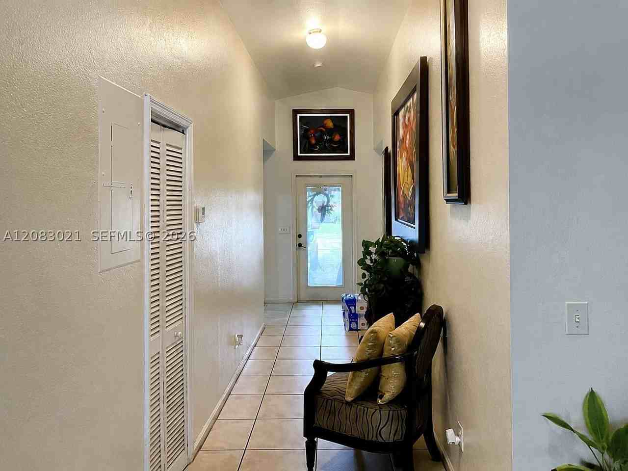 2434 Adams St - Photo 4 of 7