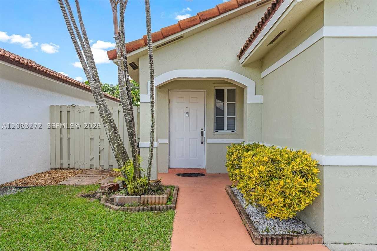 14364 Sw 176th Ter - Photo 3 of 32