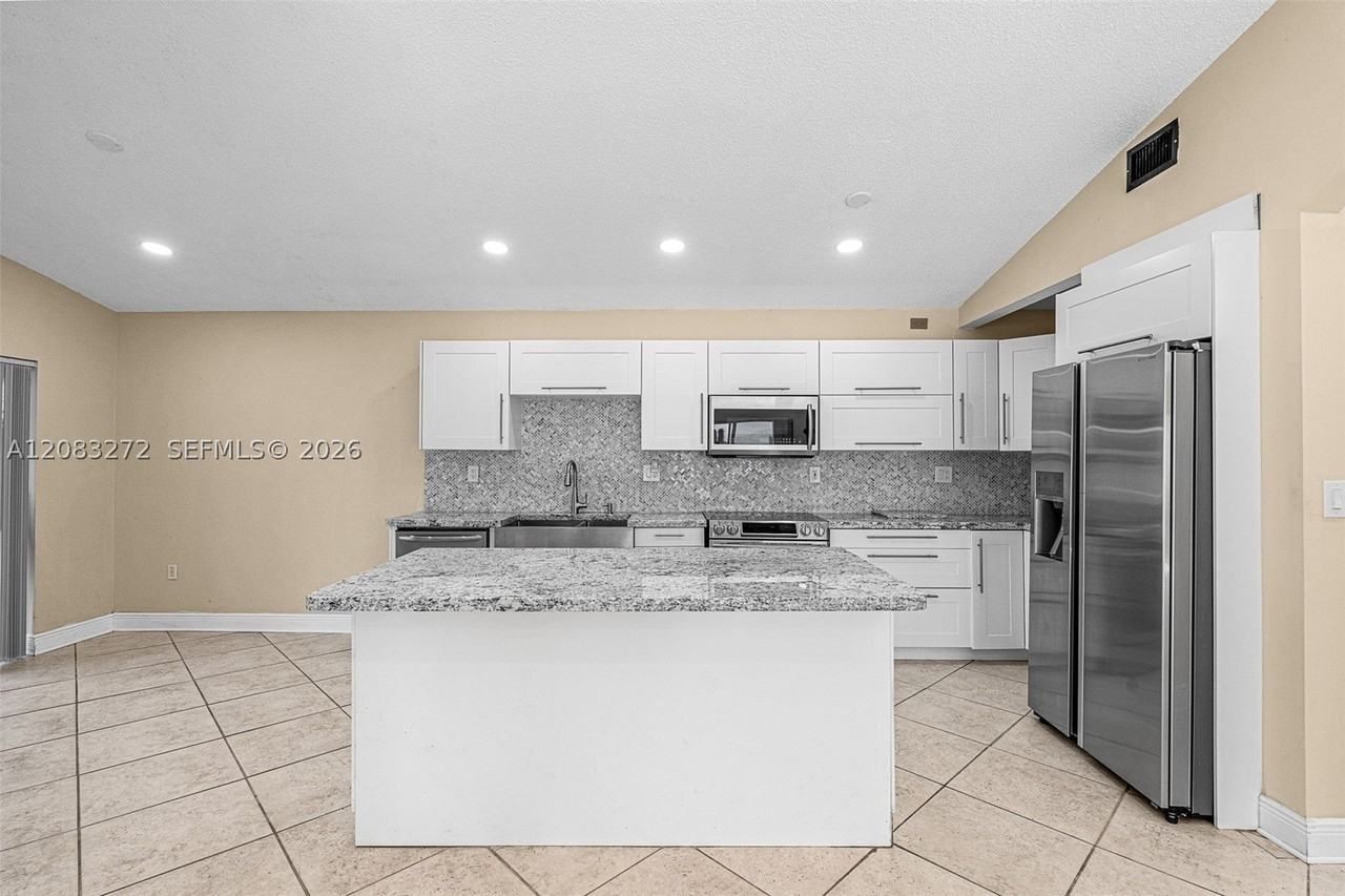 14364 Sw 176th Ter - Photo 4 of 32