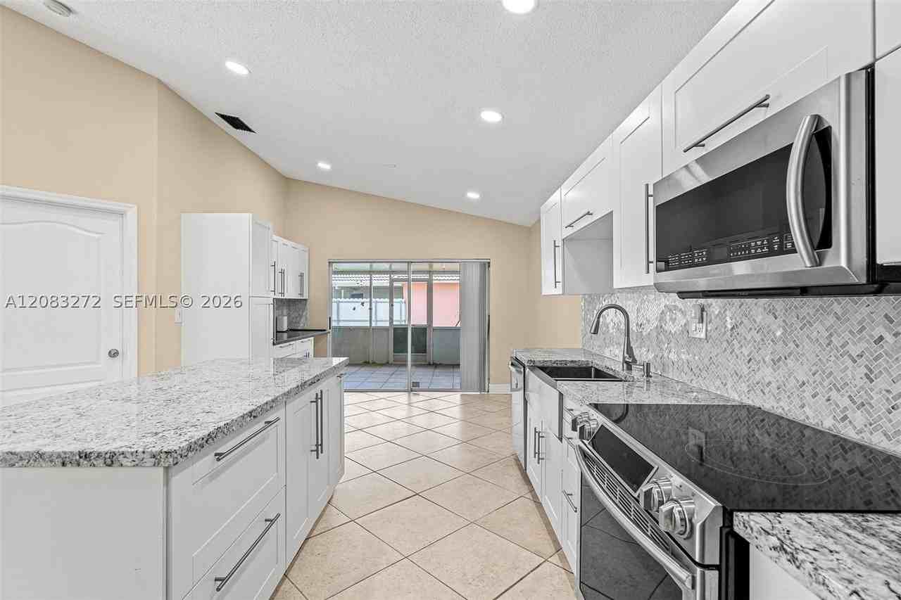 14364 Sw 176th Ter - Photo 5 of 32