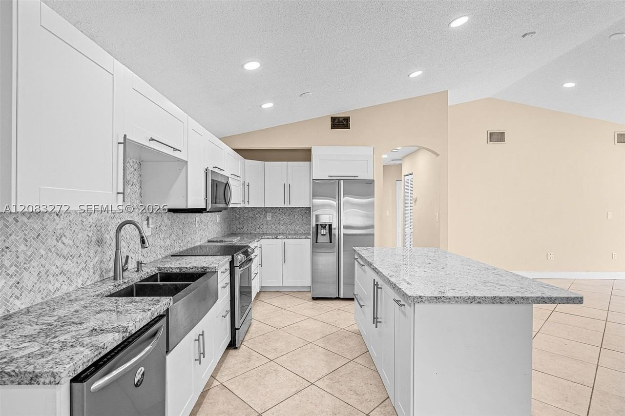 14364 Sw 176th Ter - Photo 6 of 32