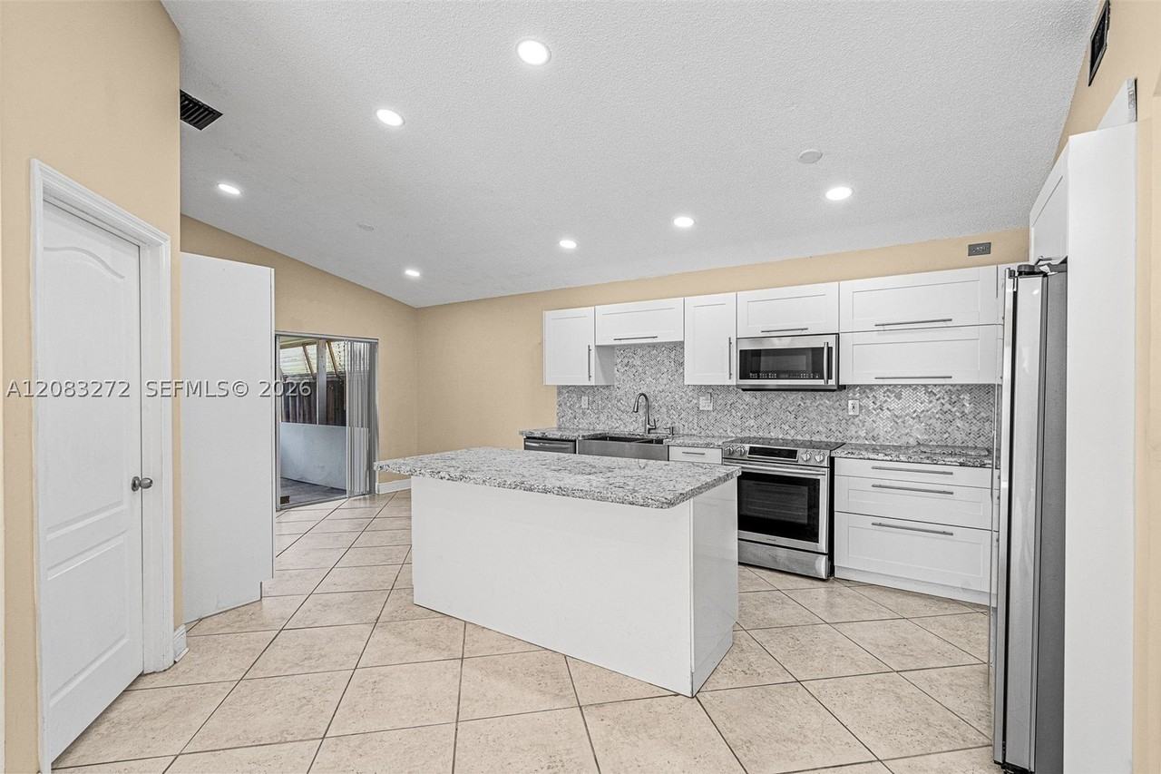 14364 Sw 176th Ter - Photo 7 of 32