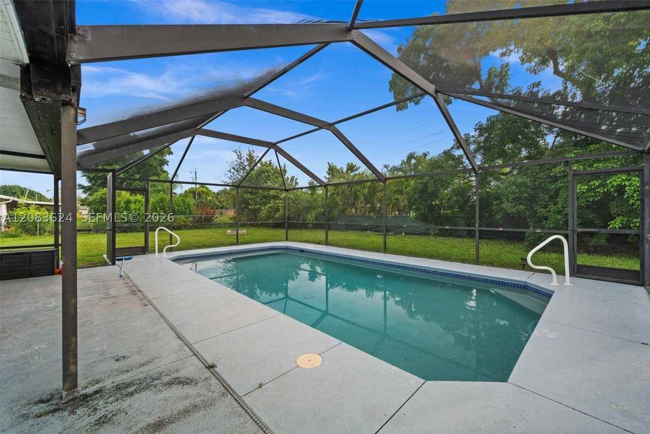 5212 Santa Rosa Ct - Photo 3 of 27