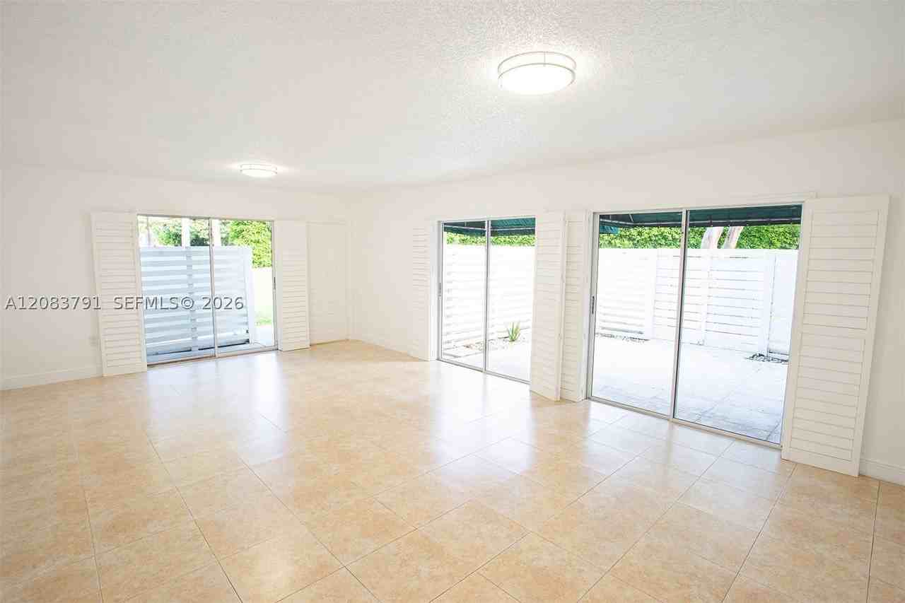 14378 Sw 96th Ter - Photo 3 of 33