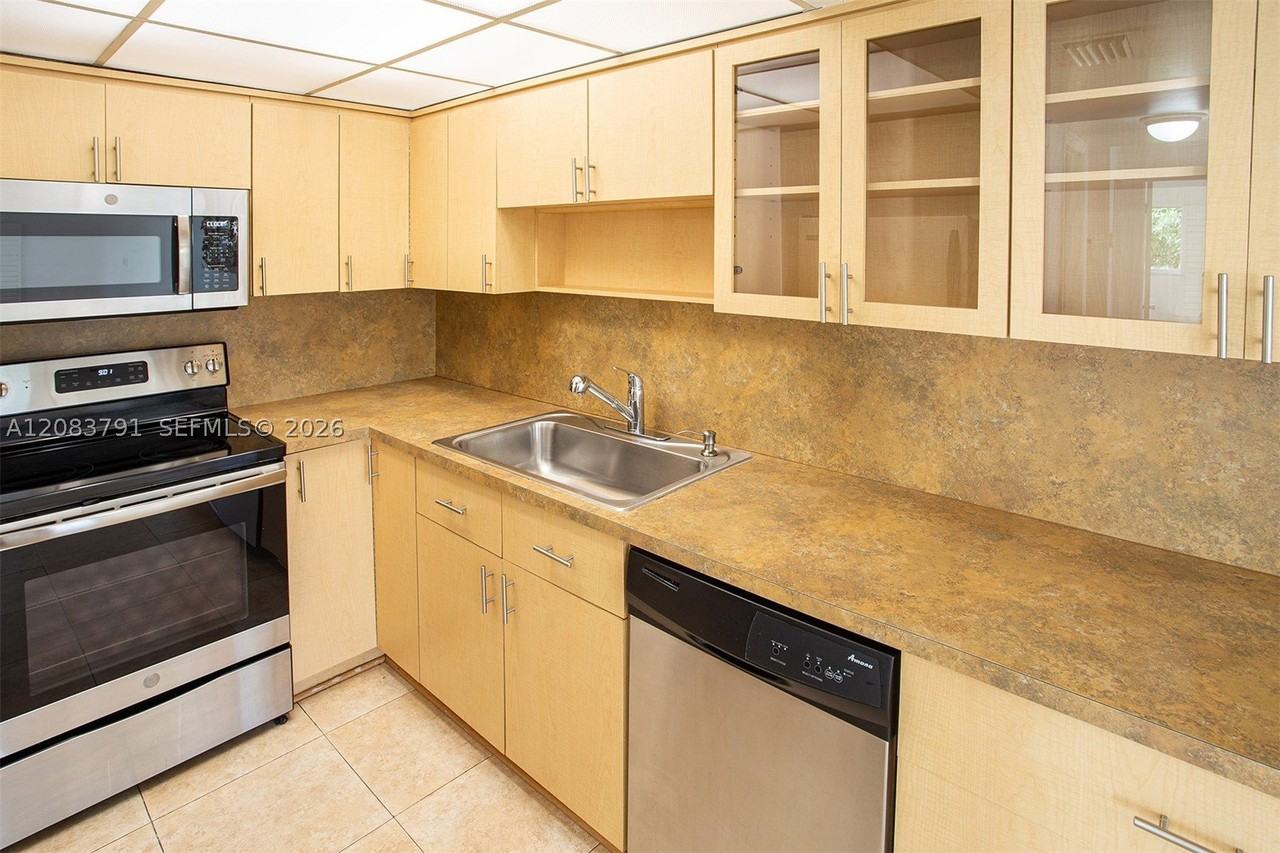 14378 Sw 96th Ter - Photo 4 of 33