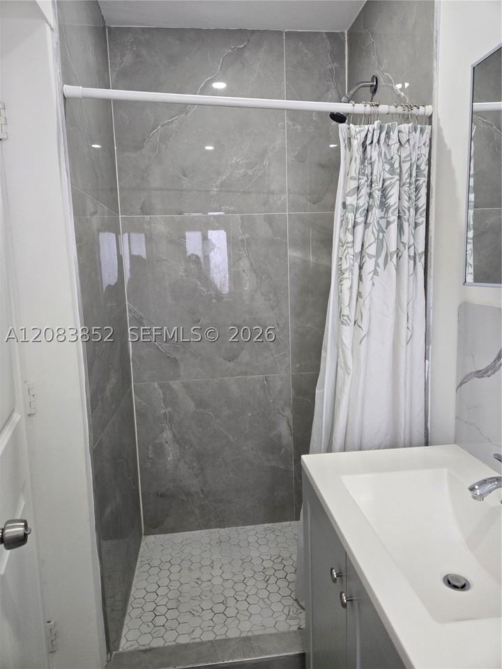3190 Sw 123rd Ct #0 - Photo 4 of 6