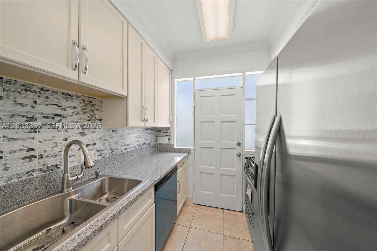 4720 Pine Tree Dr #6 - Photo 4 of 17