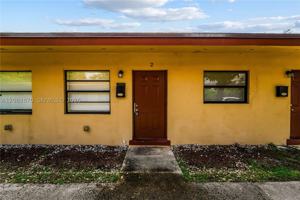 featured image of 2731 Nw 1st St #2