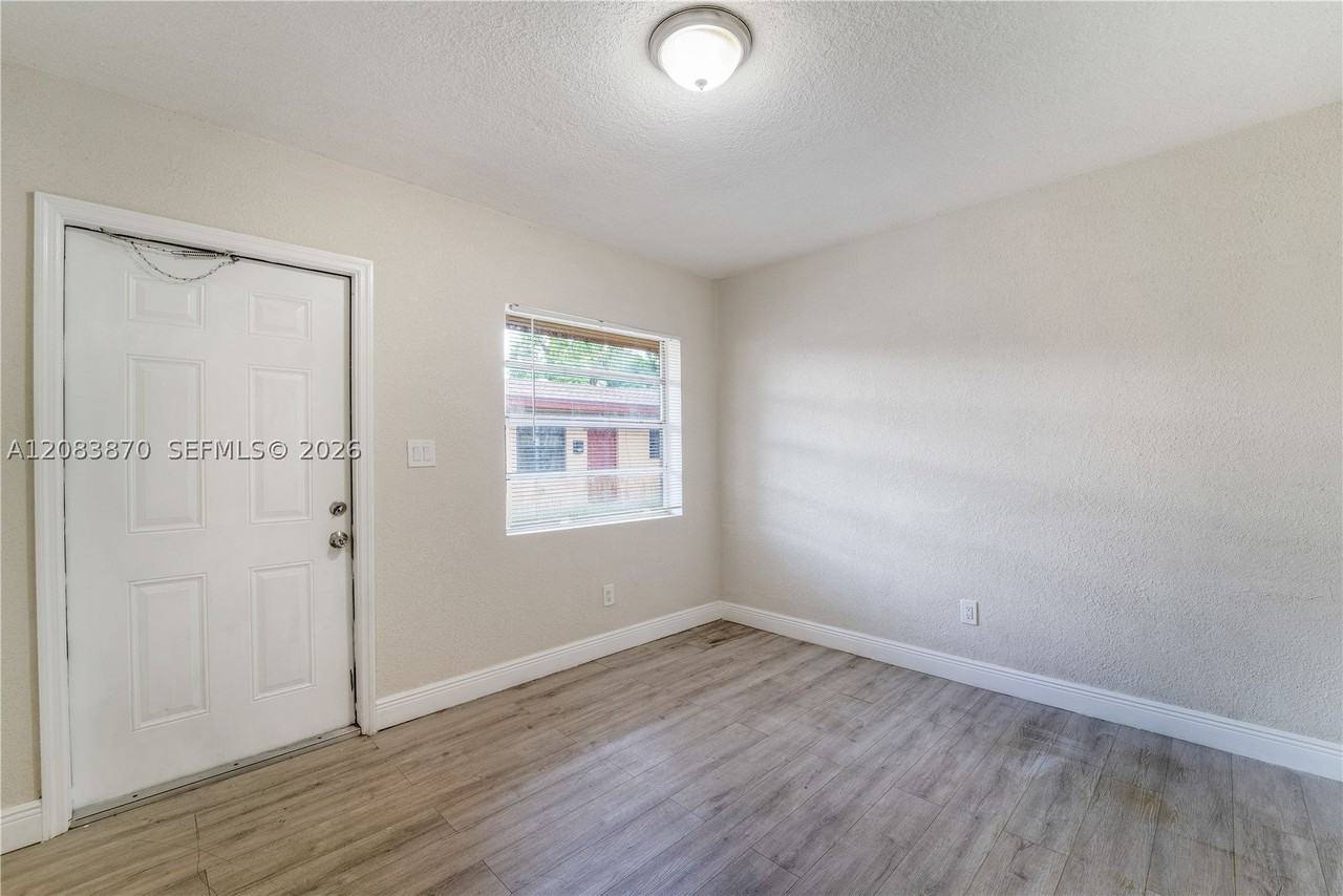 2731 Nw 1st St #2 - Photo 5 of 16