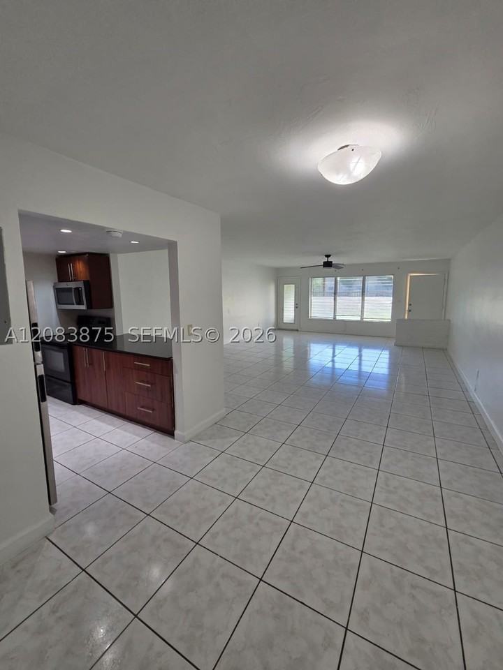 1885 Ne 121st St #8 - Photo 3 of 11