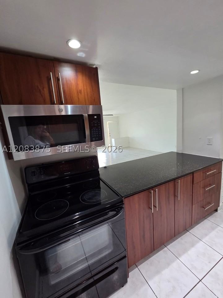 1885 Ne 121st St #8 - Photo 6 of 11