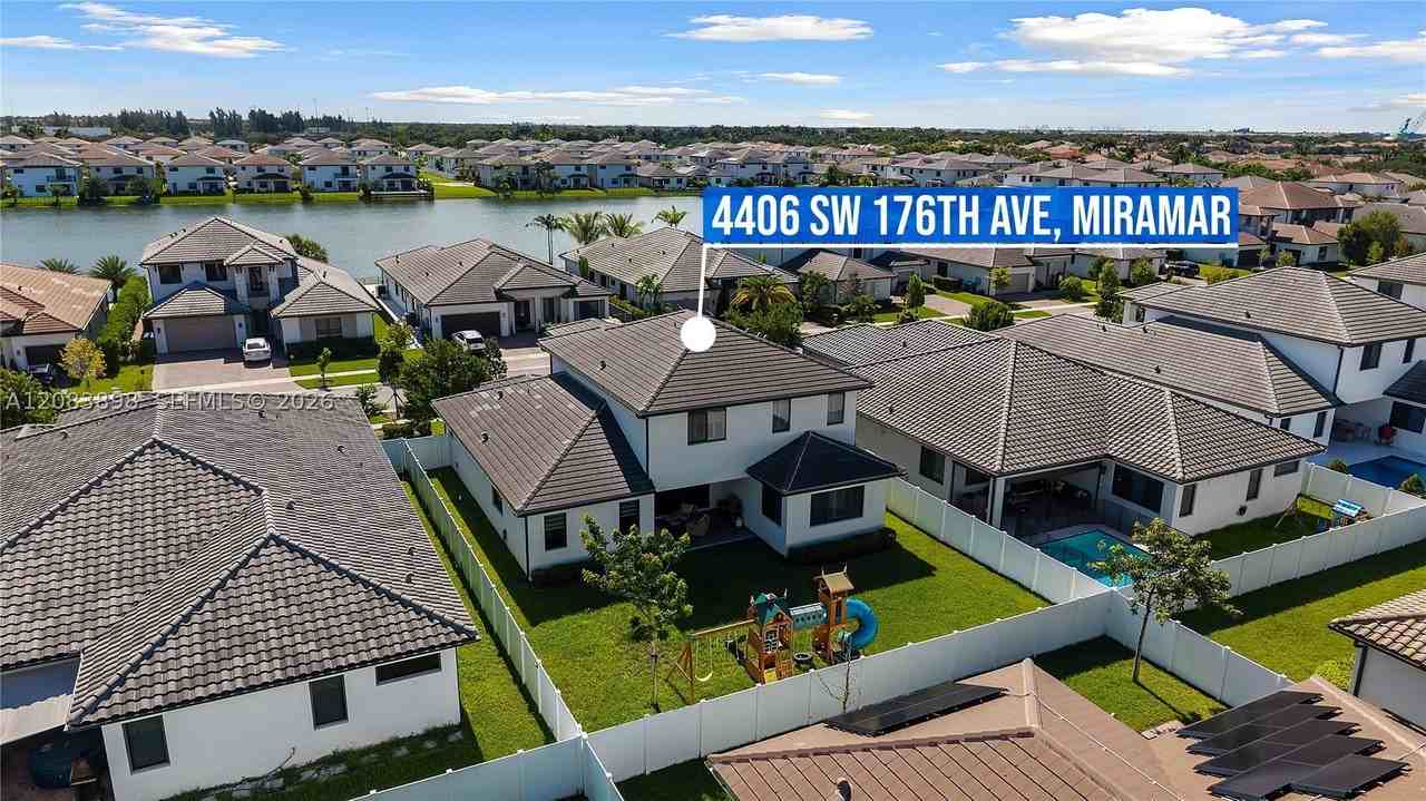 4406 Sw 176th Ave - Photo 3 of 7