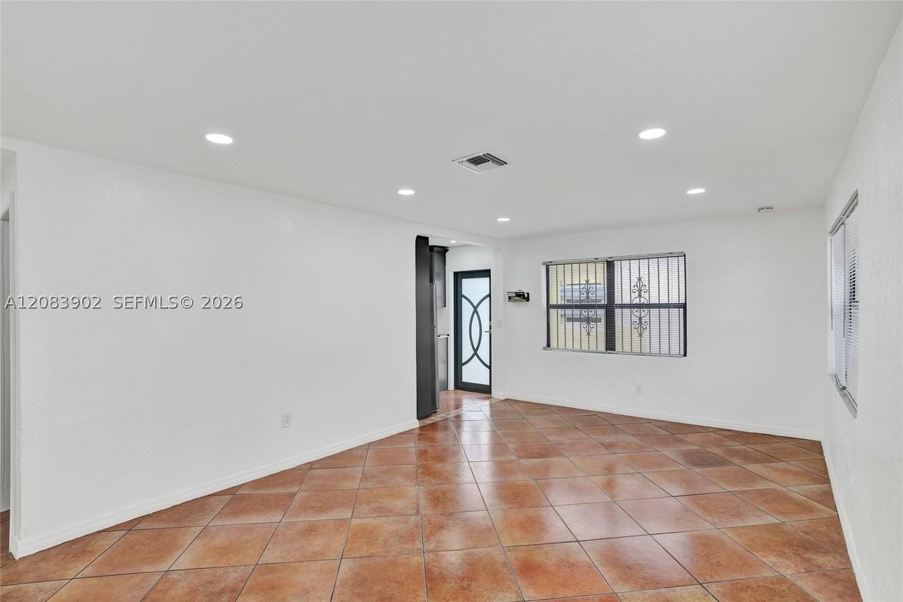 10366 Sw 172nd St - Photo 4 of 21