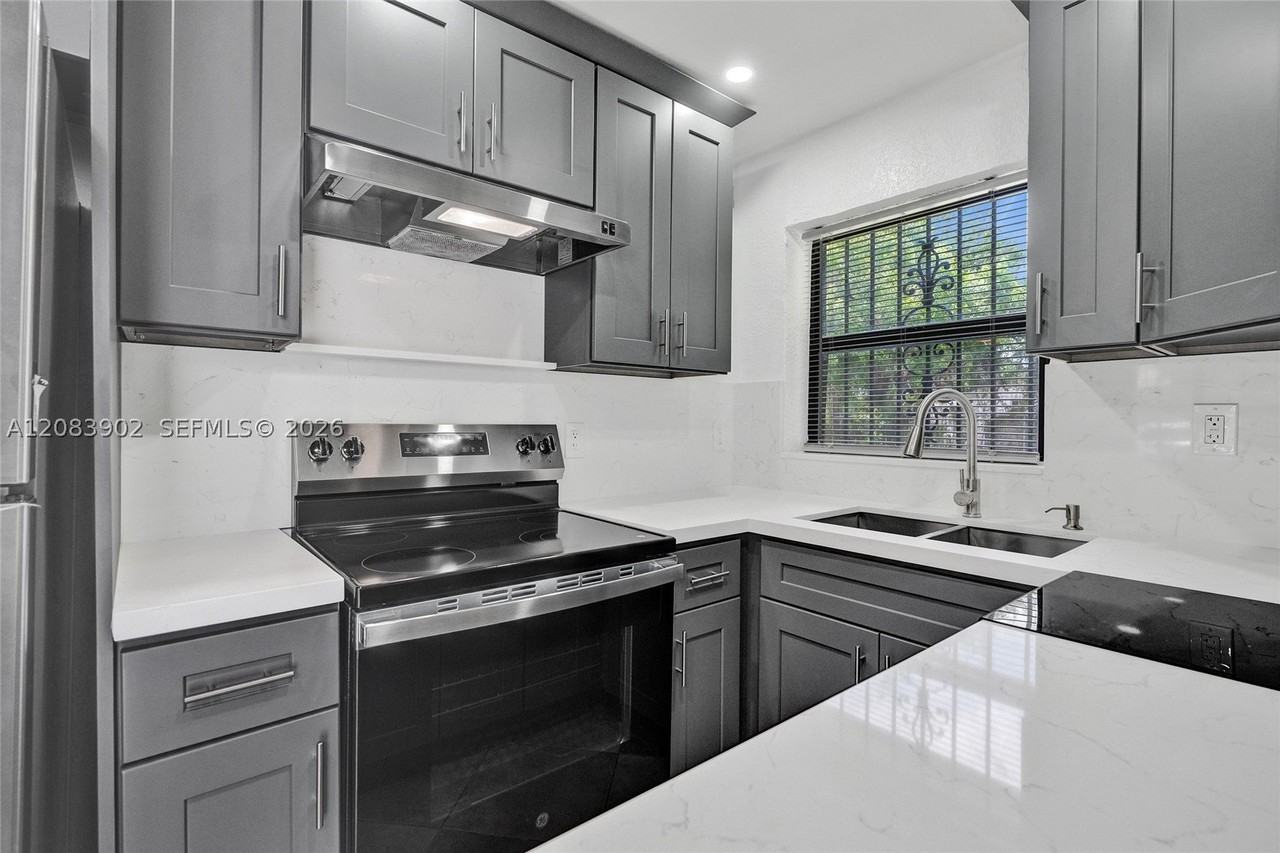 10366 Sw 172nd St - Photo 7 of 21