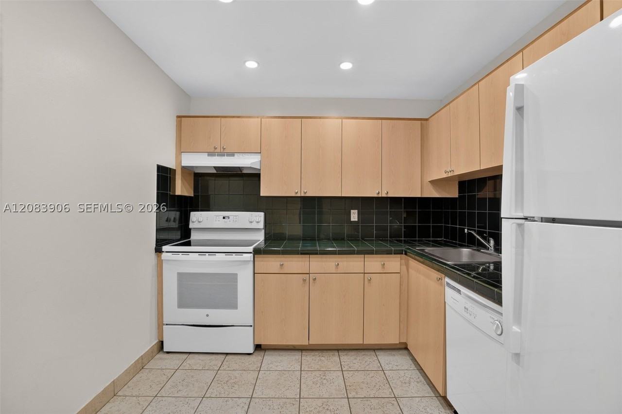 7740 Camino Real #G306 - Photo 3 of 20