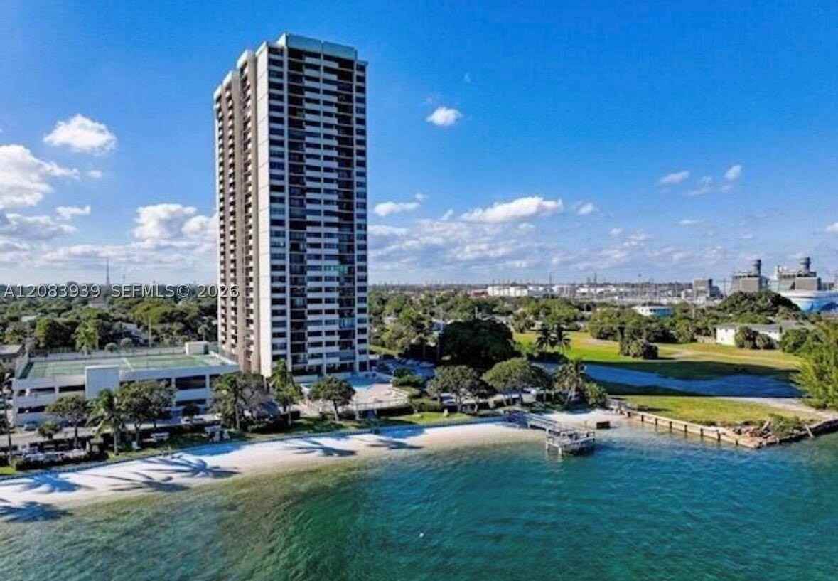 5600 N Flagler Dr #1502