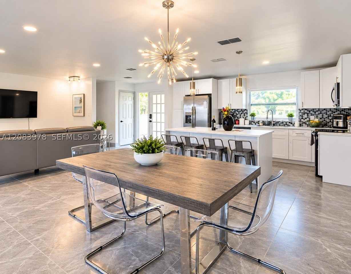 244 Se 45th St - Photo 4 of 11