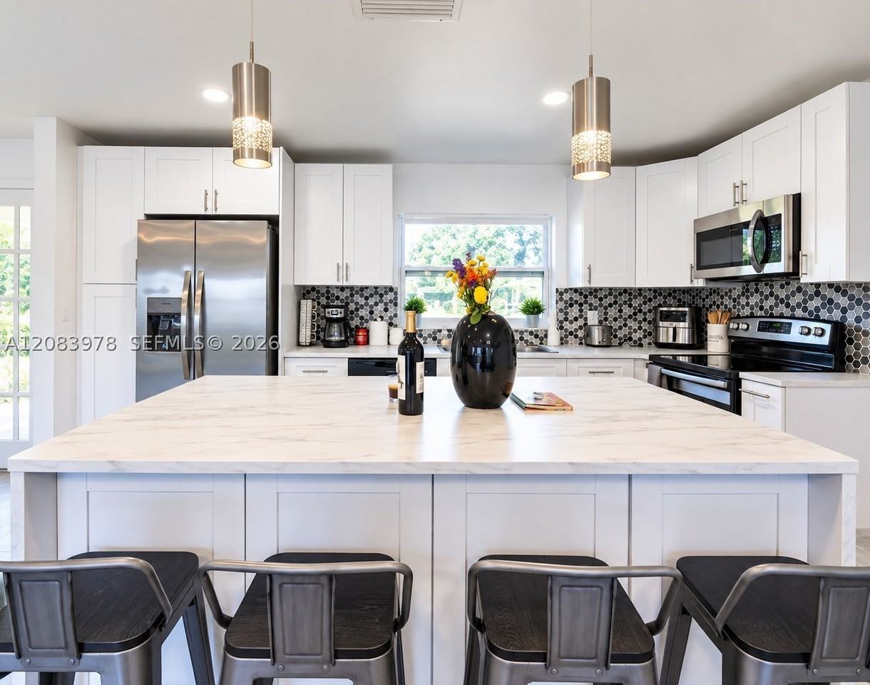 244 Se 45th St - Photo 5 of 11