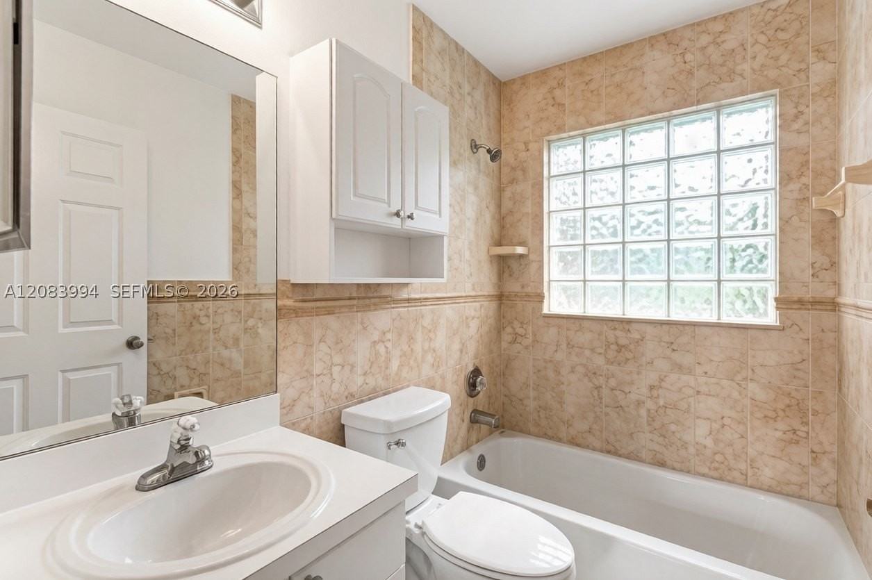 10989 Nw 56th Ct - Photo 4 of 9