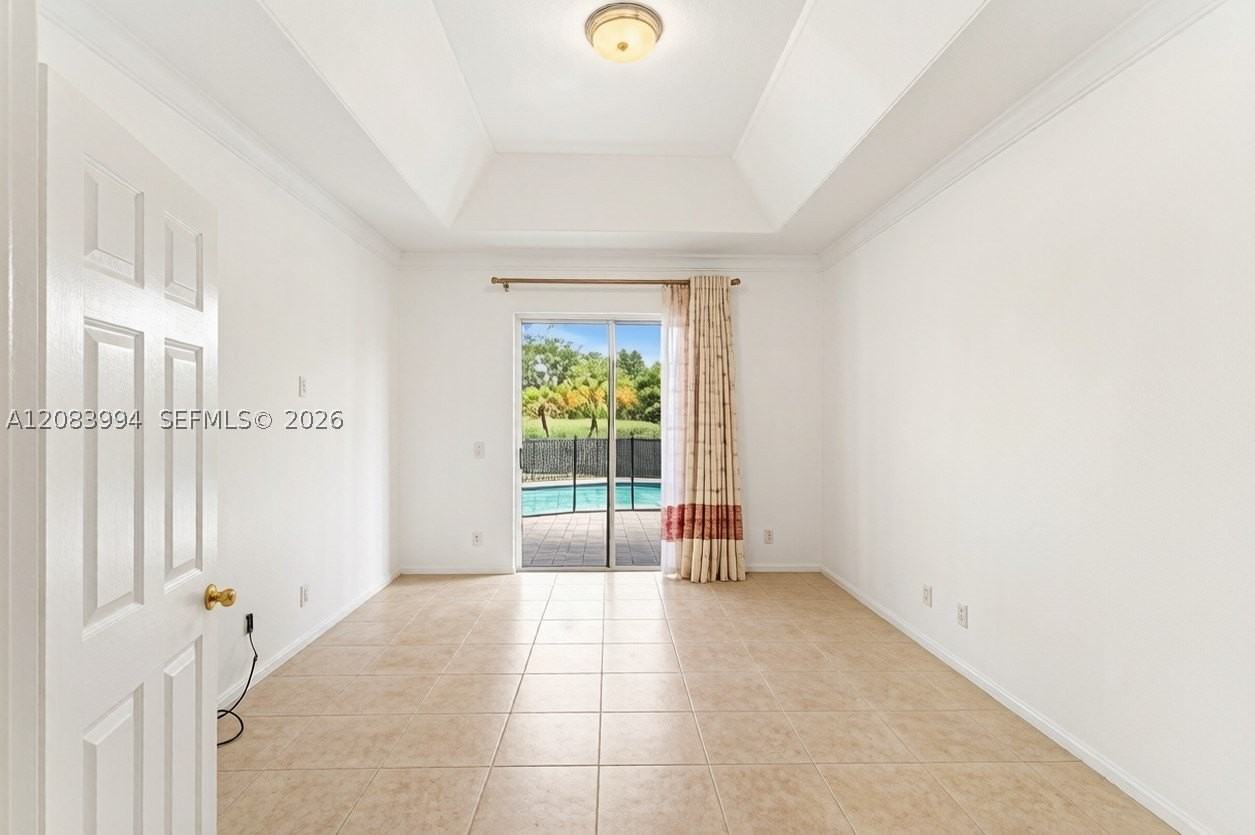 10989 Nw 56th Ct - Photo 6 of 9