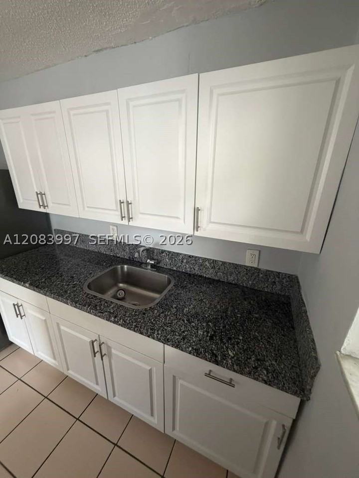 1330 Ne 127th St #5 - Photo 2 of 6