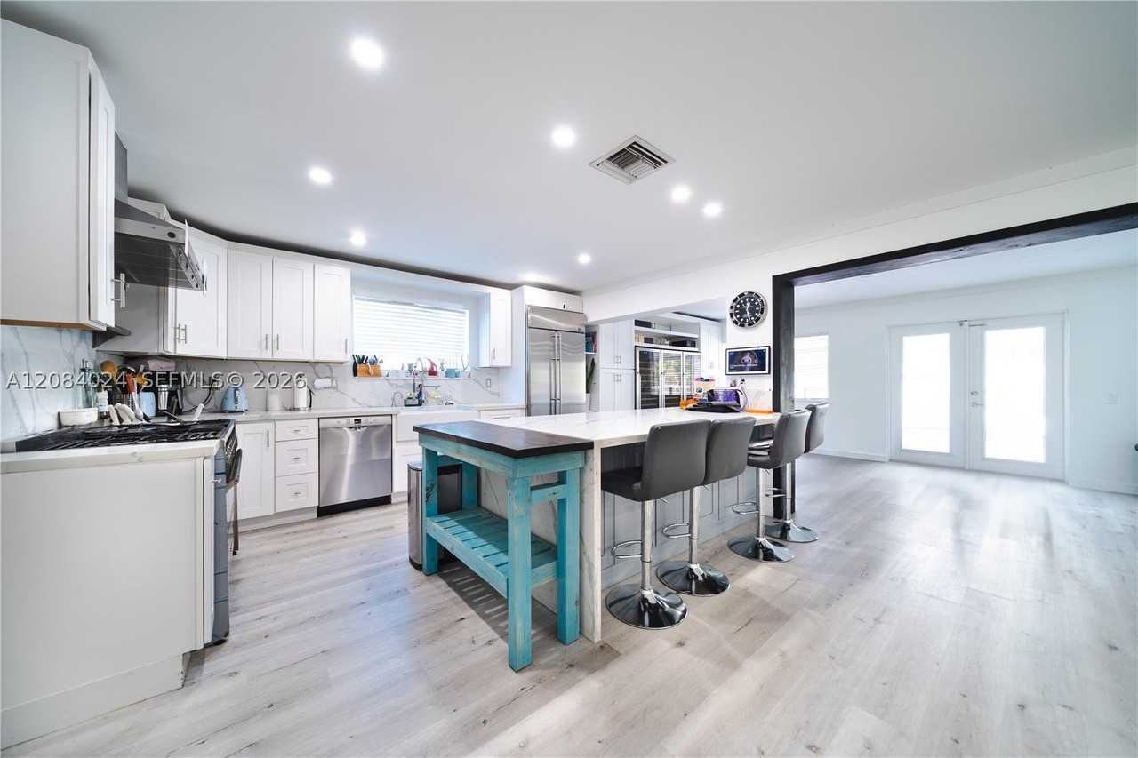 1301 Funston St - Photo 2 of 32
