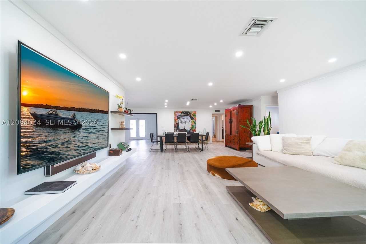 1301 Funston St - Photo 5 of 32