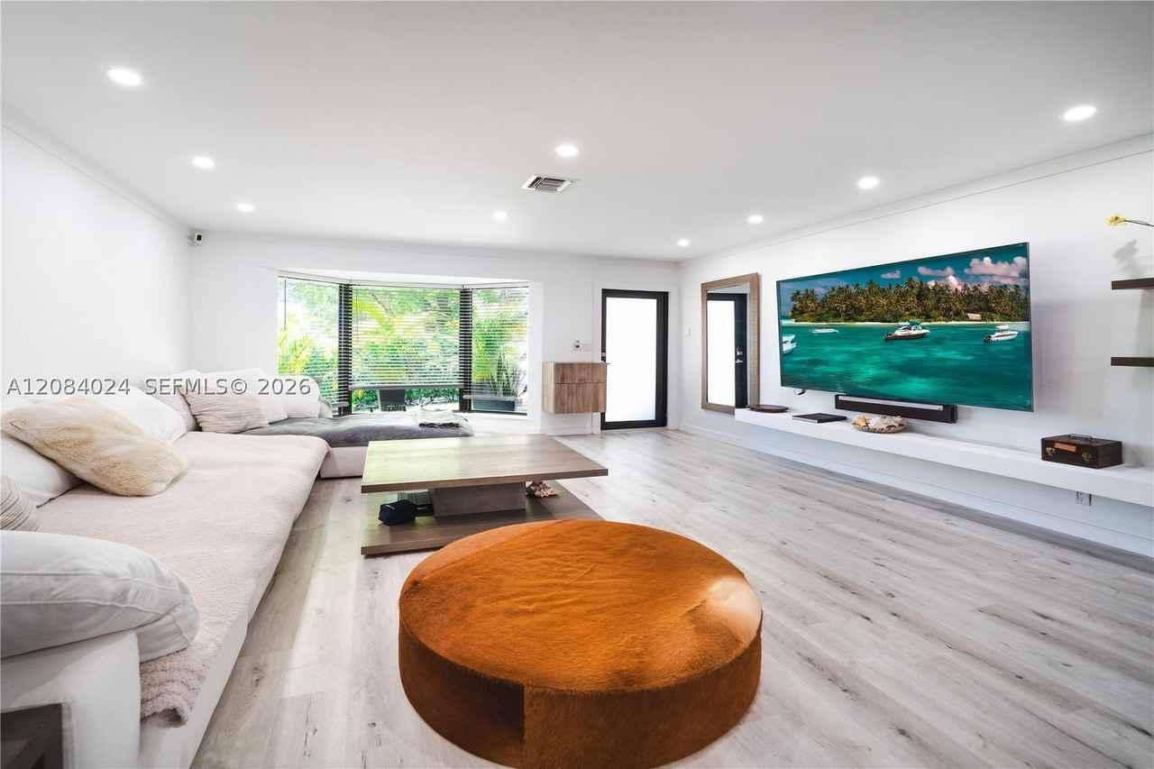 1301 Funston St - Photo 6 of 32