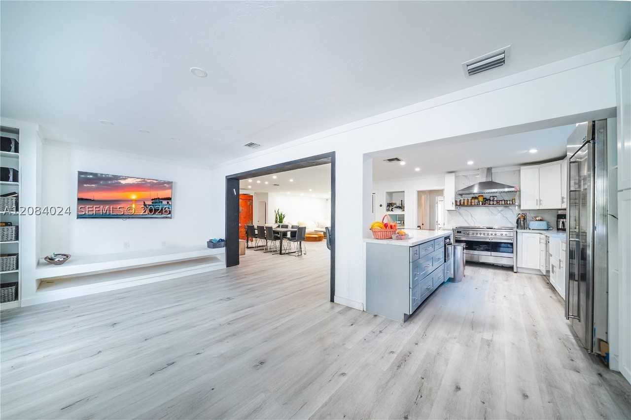 1301 Funston St - Photo 7 of 32