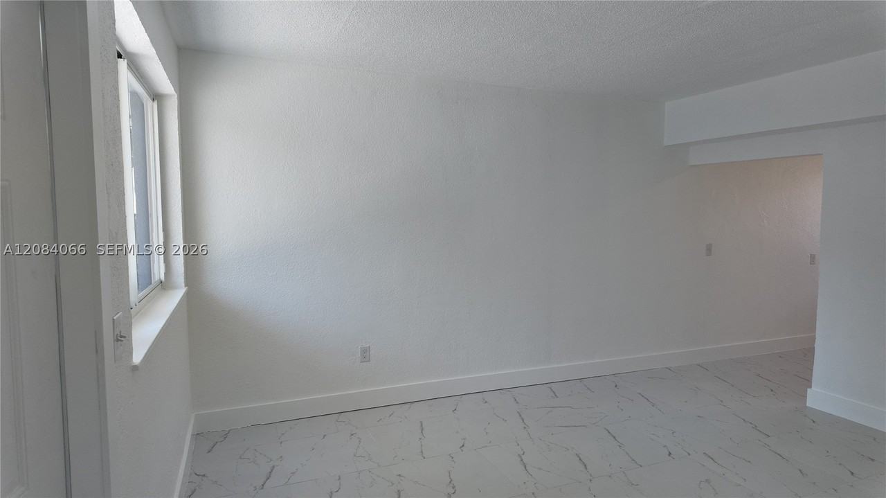3737 Nw 20th Ave #3737 - Photo 3 of 15