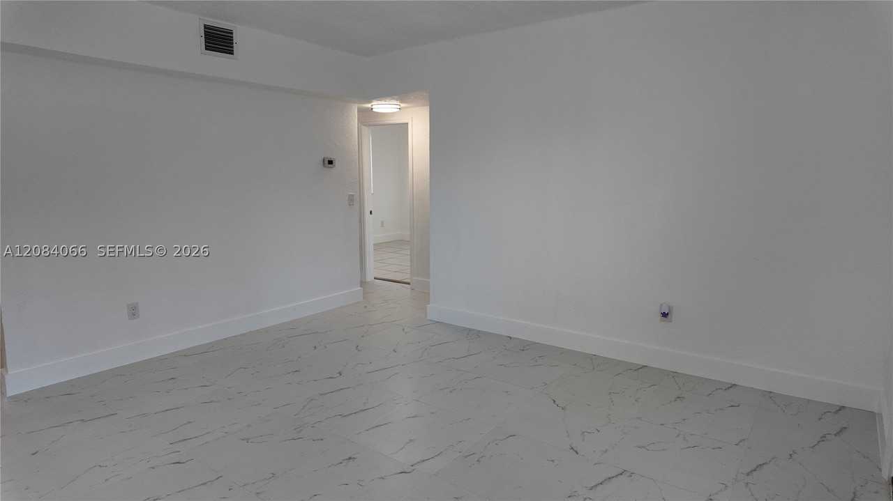 3737 Nw 20th Ave #3737 - Photo 4 of 15