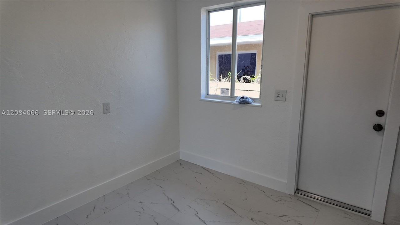 3737 Nw 20th Ave #3737 - Photo 7 of 15