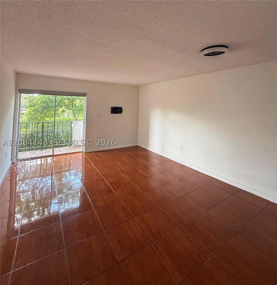 8950 Ne 8th Ave #203 - Photo 4 of 13