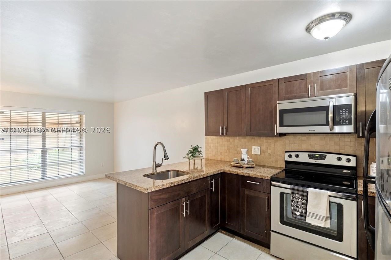 7241 Miami Lakes Dr #D19 - Photo 3 of 22