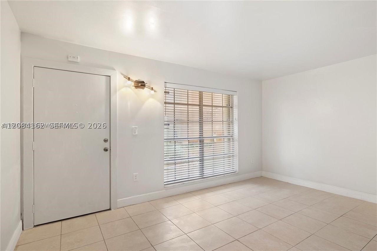 7241 Miami Lakes Dr #D19 - Photo 5 of 22