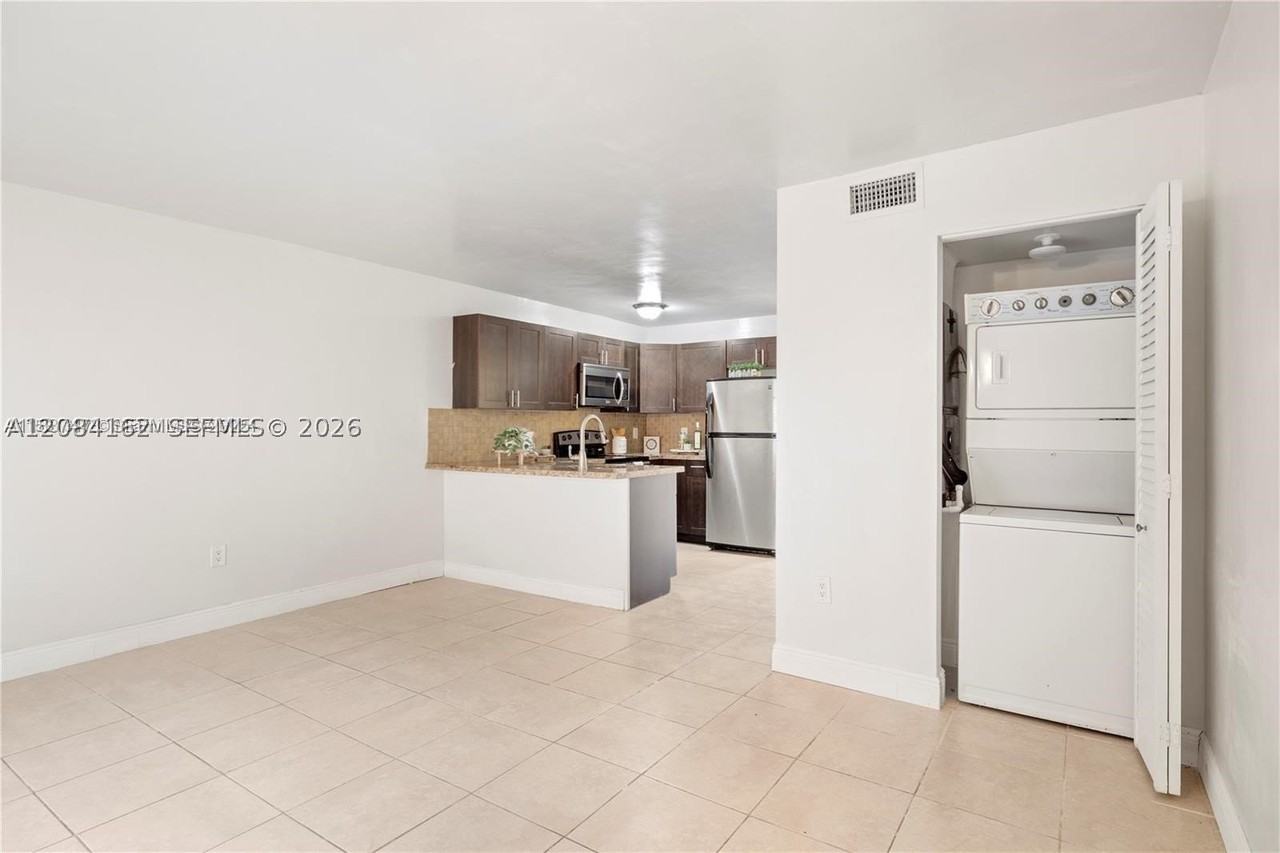 7241 Miami Lakes Dr #D19 - Photo 7 of 22