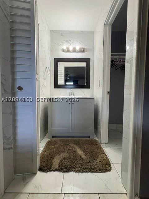 441 Ne 43rd St - Photo 7 of 18